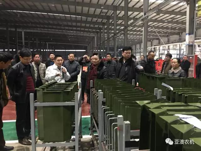 各級(jí)領(lǐng)導(dǎo)參觀亞澳粉體智能涂裝產(chǎn)線  各級(jí)領(lǐng)導(dǎo)參觀亞澳粉體智能涂裝產(chǎn)線